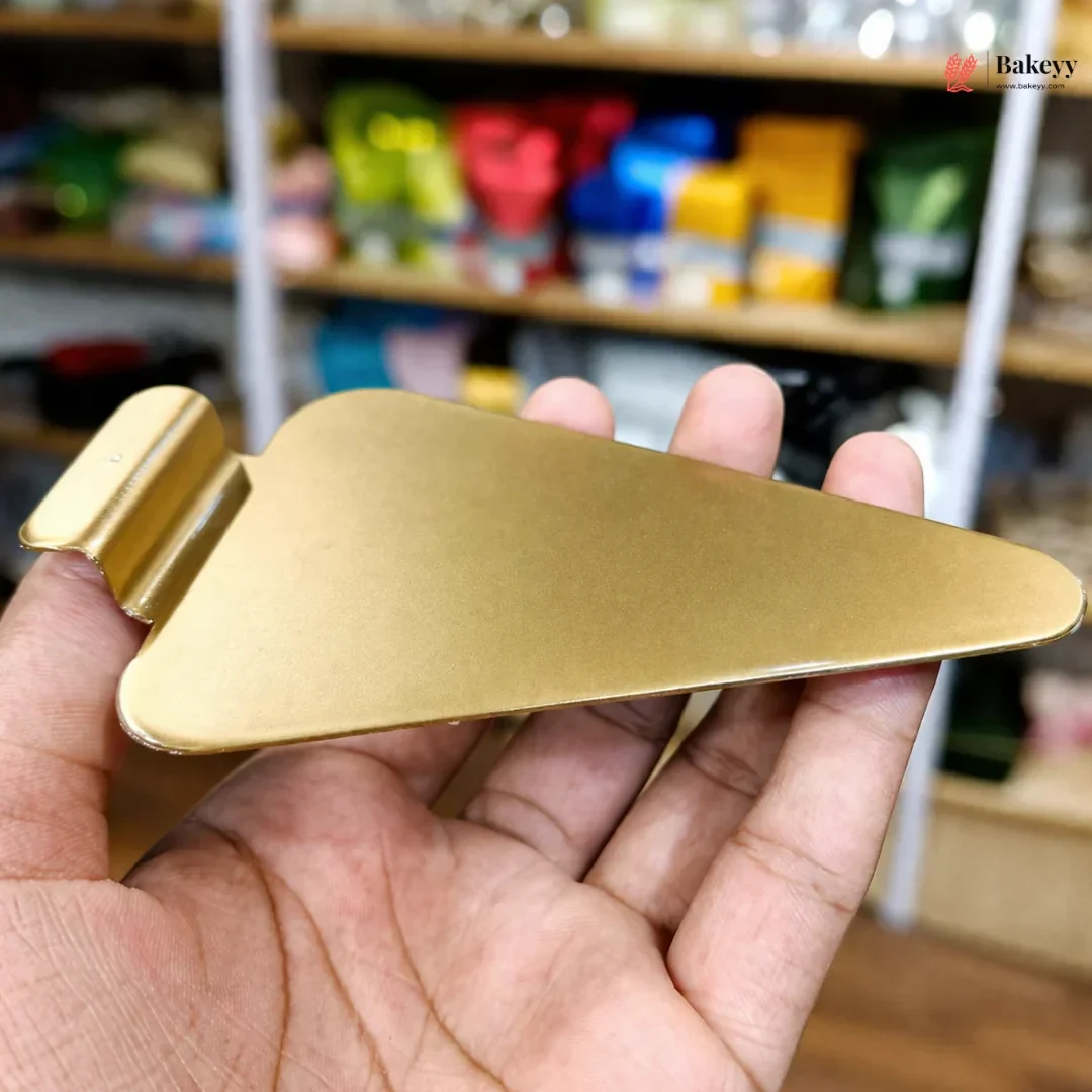 Golden Plastic Triangle Pastry Base | Pack of 20 - Image 3